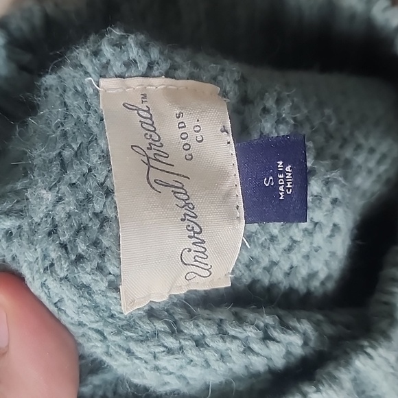 Universal Thread Sweater - Picture 4 of 5